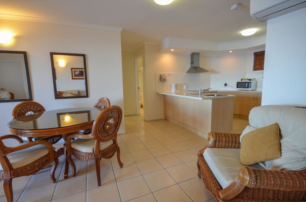 Rose Bay Resort 48/70
