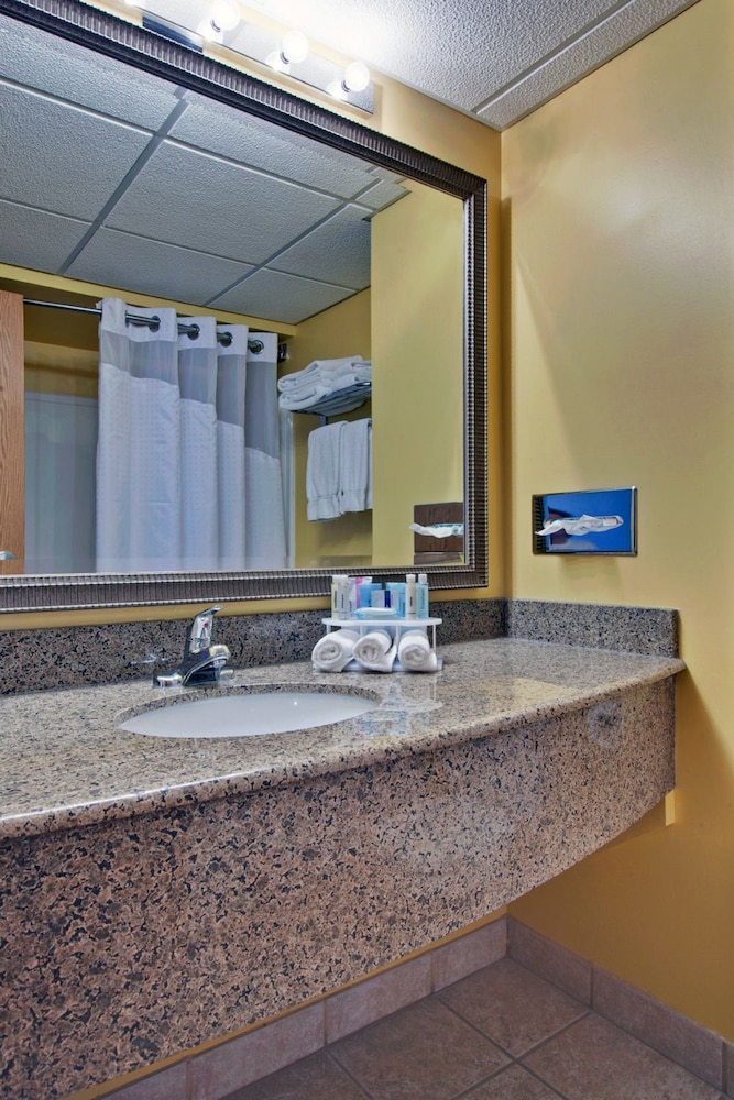 Holiday Inn Express Dryden 4/57