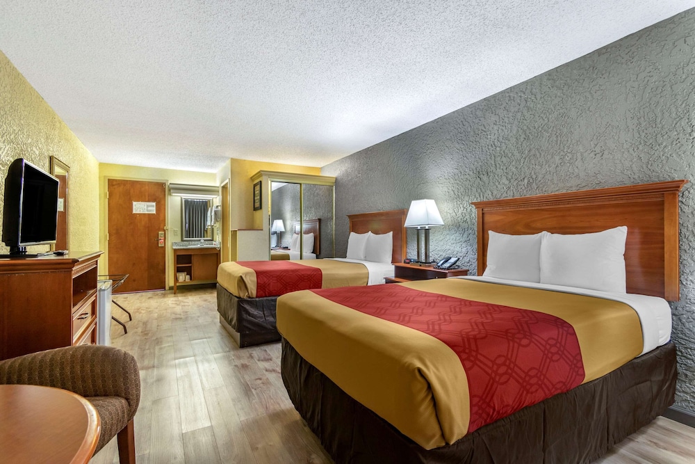 Econo Lodge Broken Arrow 14/59