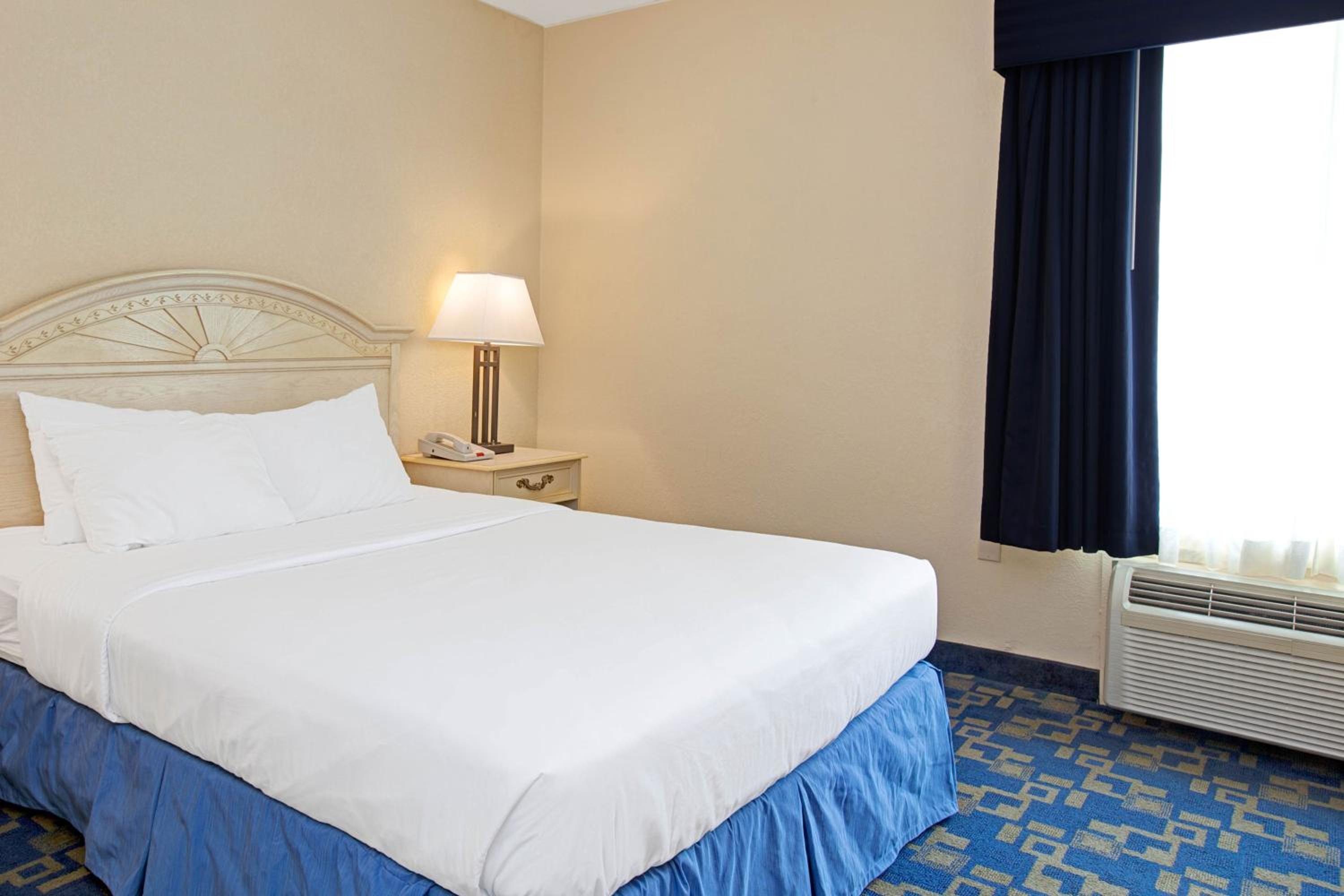 Room, Queen Bed, Smoking