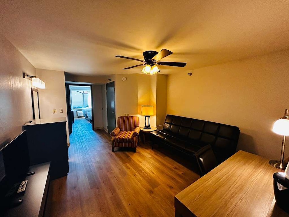 Radiant Inn and Suites Murfreesboro 32/40