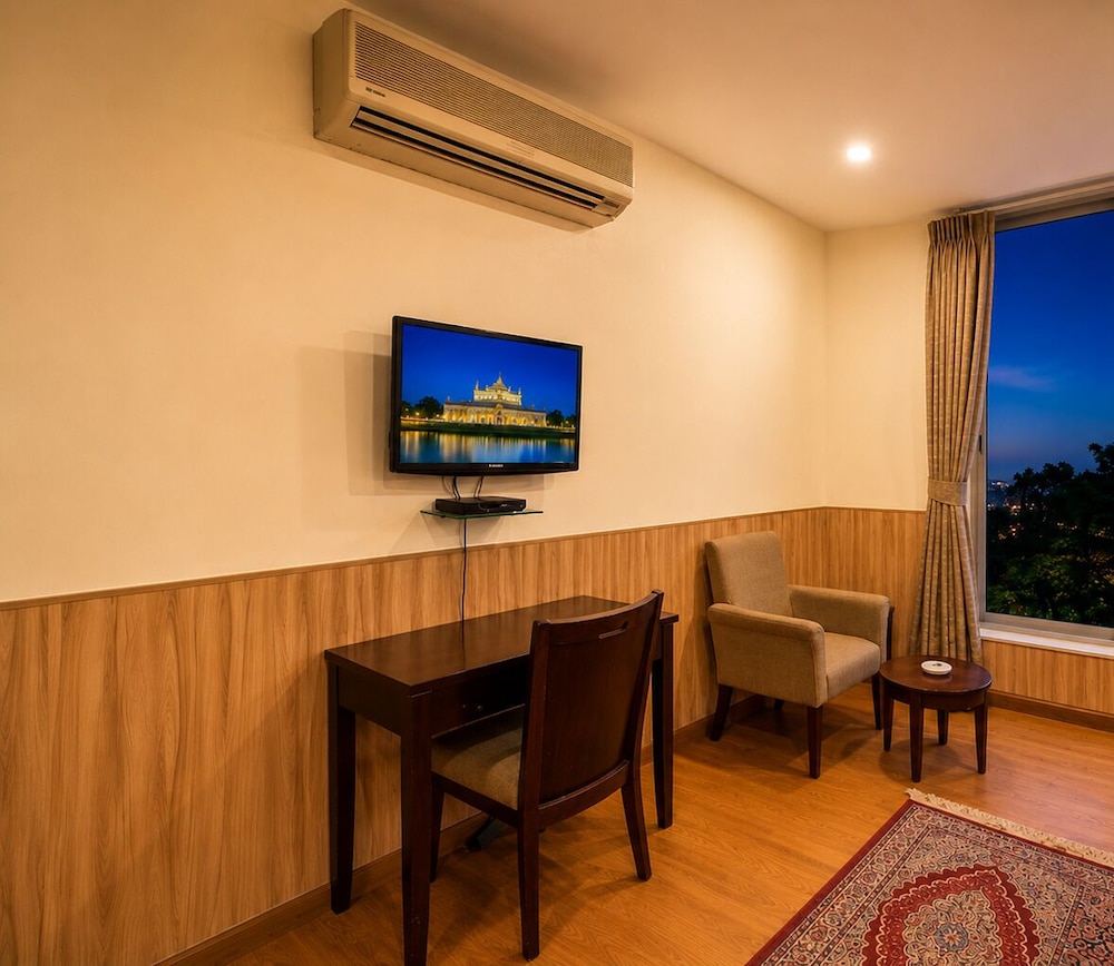 HOTEL ROYAL PALM 40/61