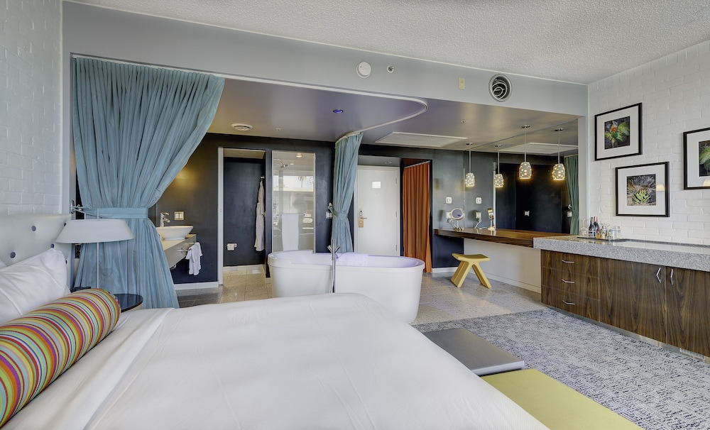 Hotel Valley Ho 32/81