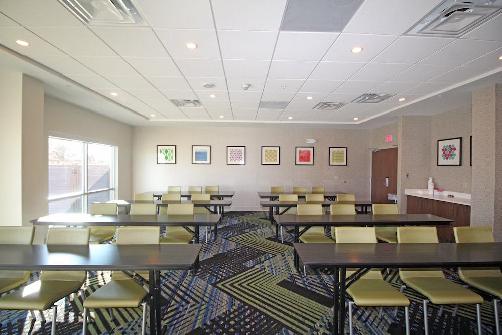 Holiday Inn Express & Suites Ocala 45/46