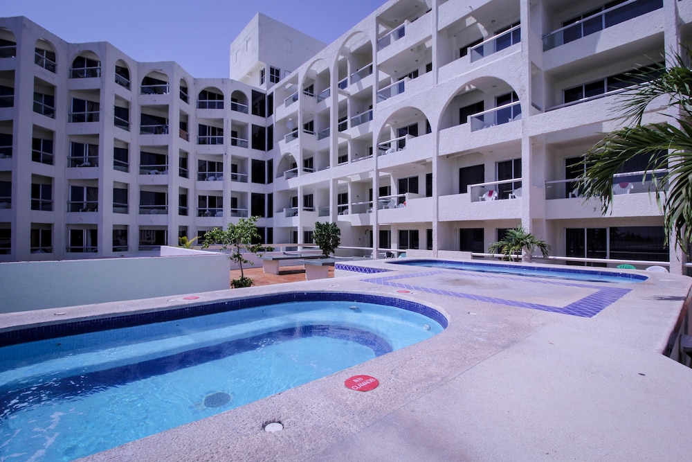 Aquamarina Beach Hotel Cancun 63/63
