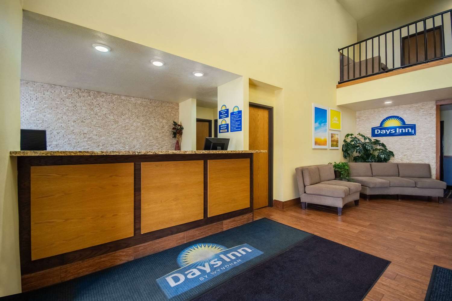Days Inn by Wyndham Evansdale Waterloo 5/40