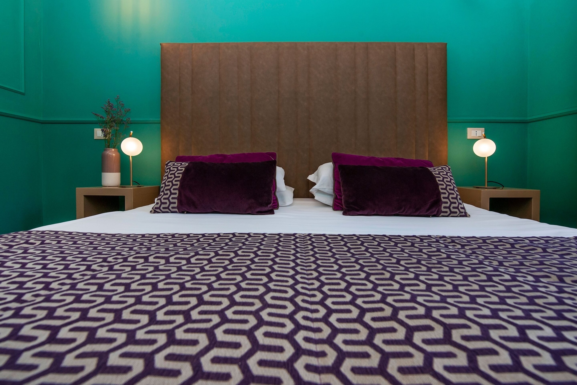 SUPERIOR, DOUBLE OR TWIN BED