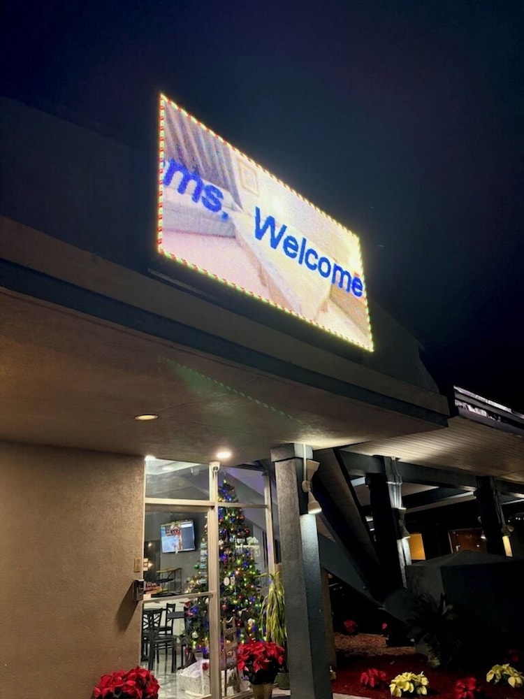 Regency Inn 2/55