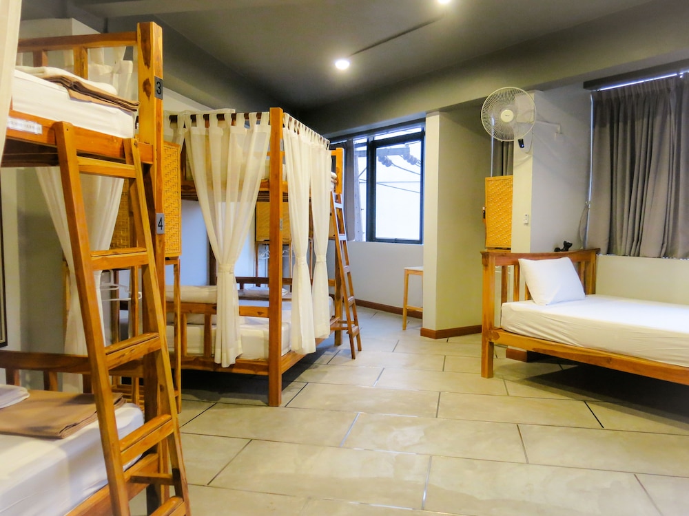 Private, 5 Beds, 2 Bunk Beds, External Bathroom
