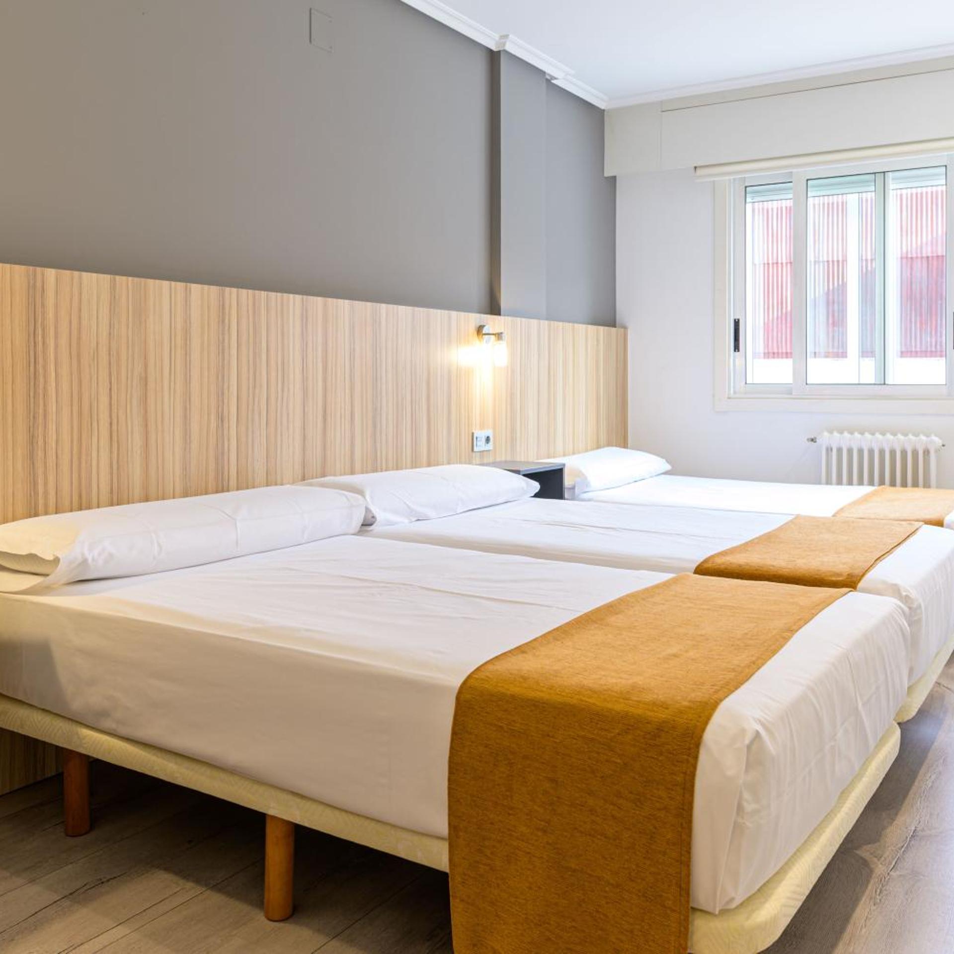 غرفة ثلاثية، Hotel Altiana 3/10