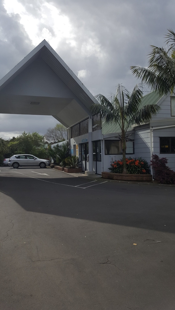 Auckland North Shore Motels & Holiday Park 54/56