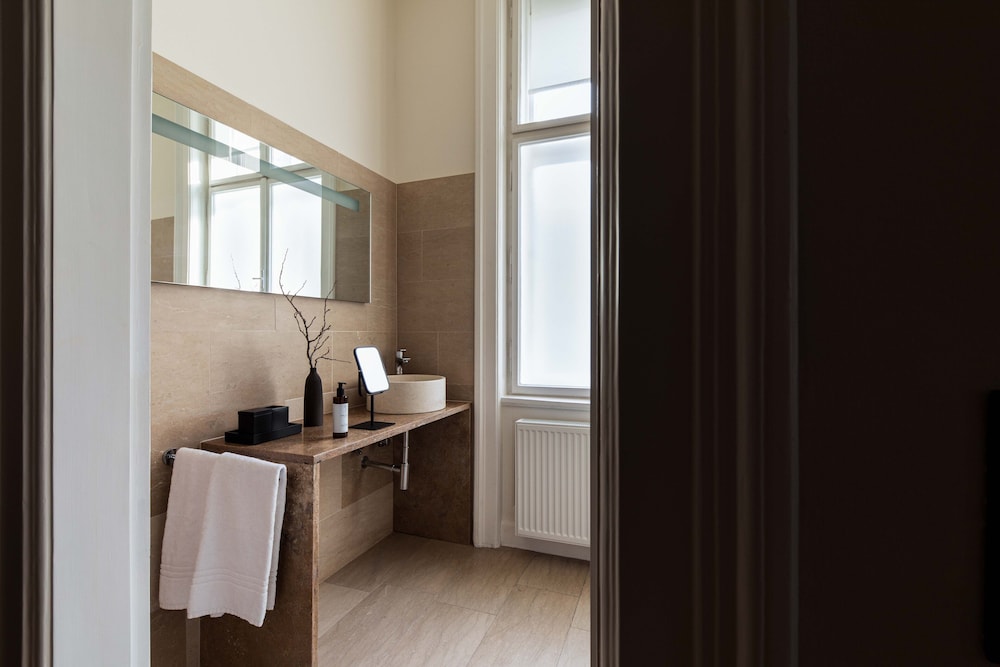 Zola Hotel Palais de Boheme 30/32