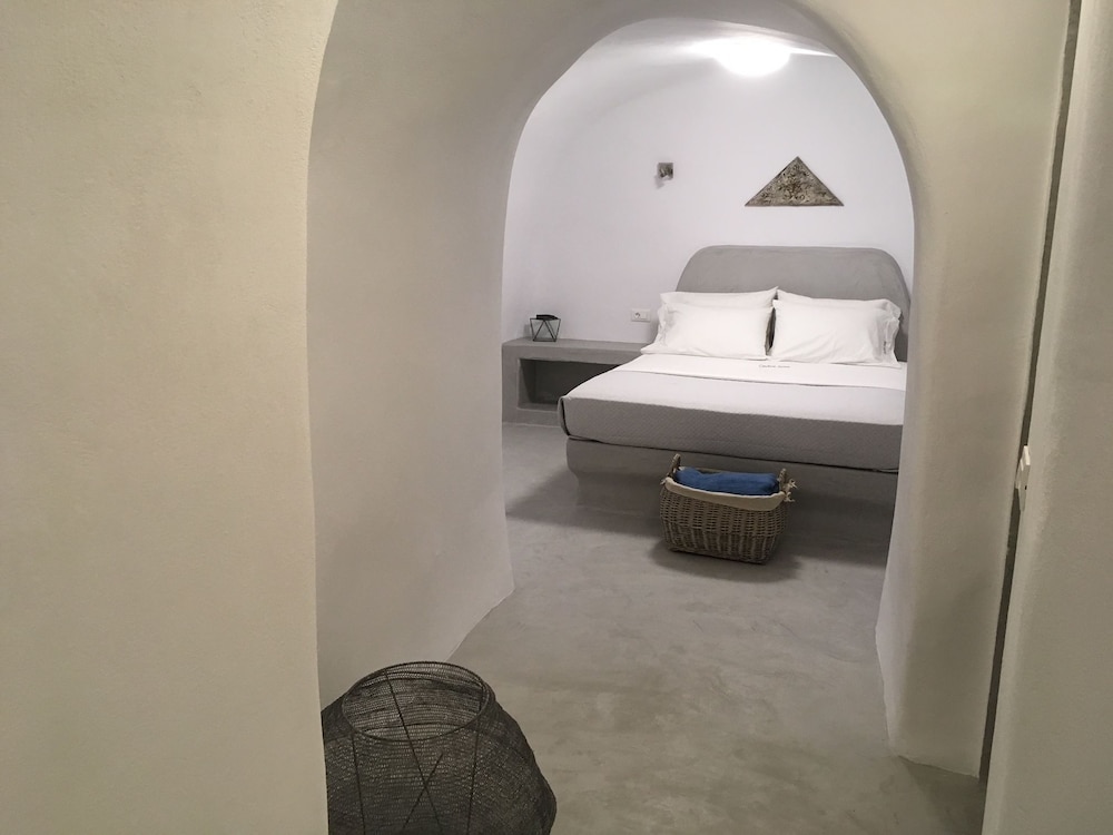 جناح كبير بسرير كوين مع أريكة بجاكوزي، Theodora Suites - Adults Only 6/6