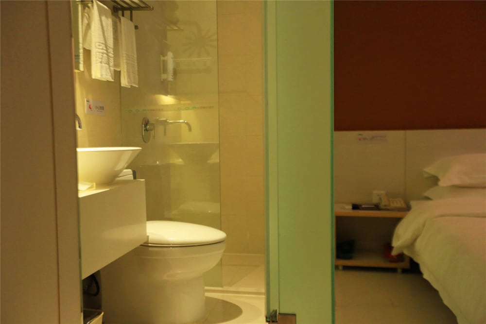 Colour Inn Shenzhen Dongmen Branch 63/66