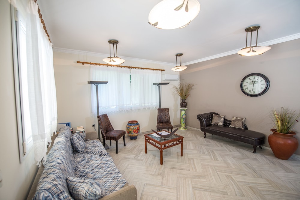 ALIKI HOTEL 55/76