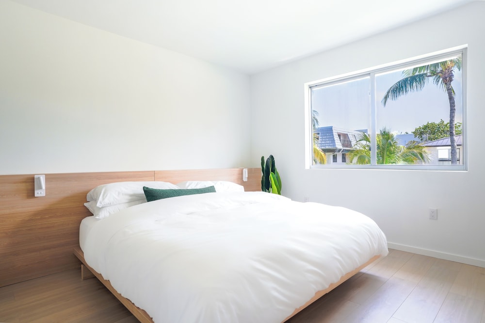 Beach Haus Key Biscayne 8/50