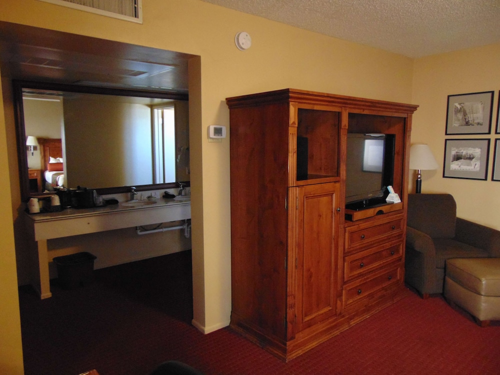 Best Western Plus King's Inn & Suites 7/37