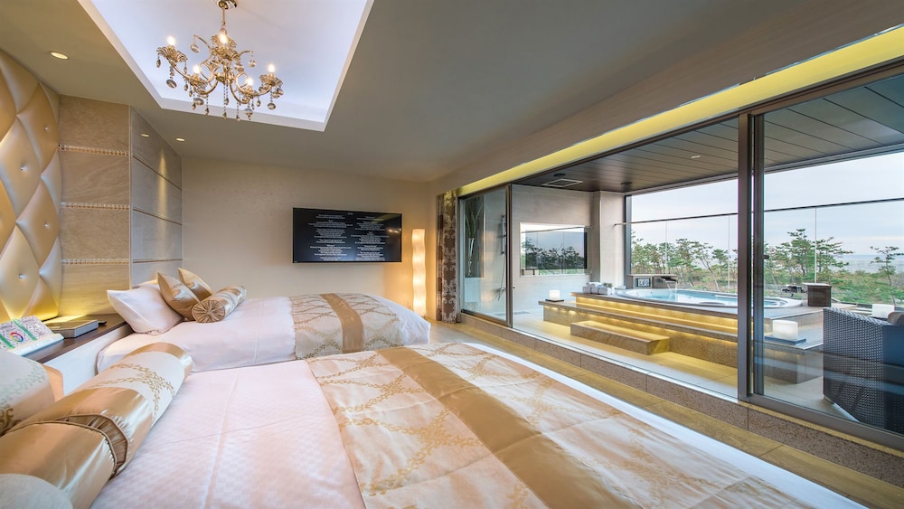 Hotel Dior 7 35/67