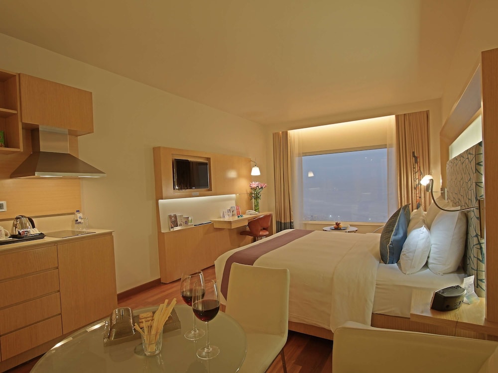 Novotel Visakhapatnam Varun Beach Hotel 26/75