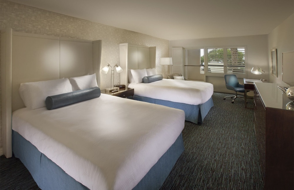 Ocean View Hotel 11/70