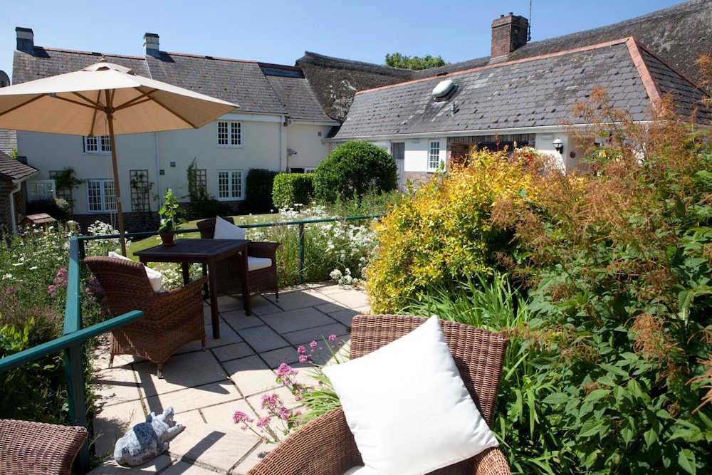 Yalbury Cottage 24/30