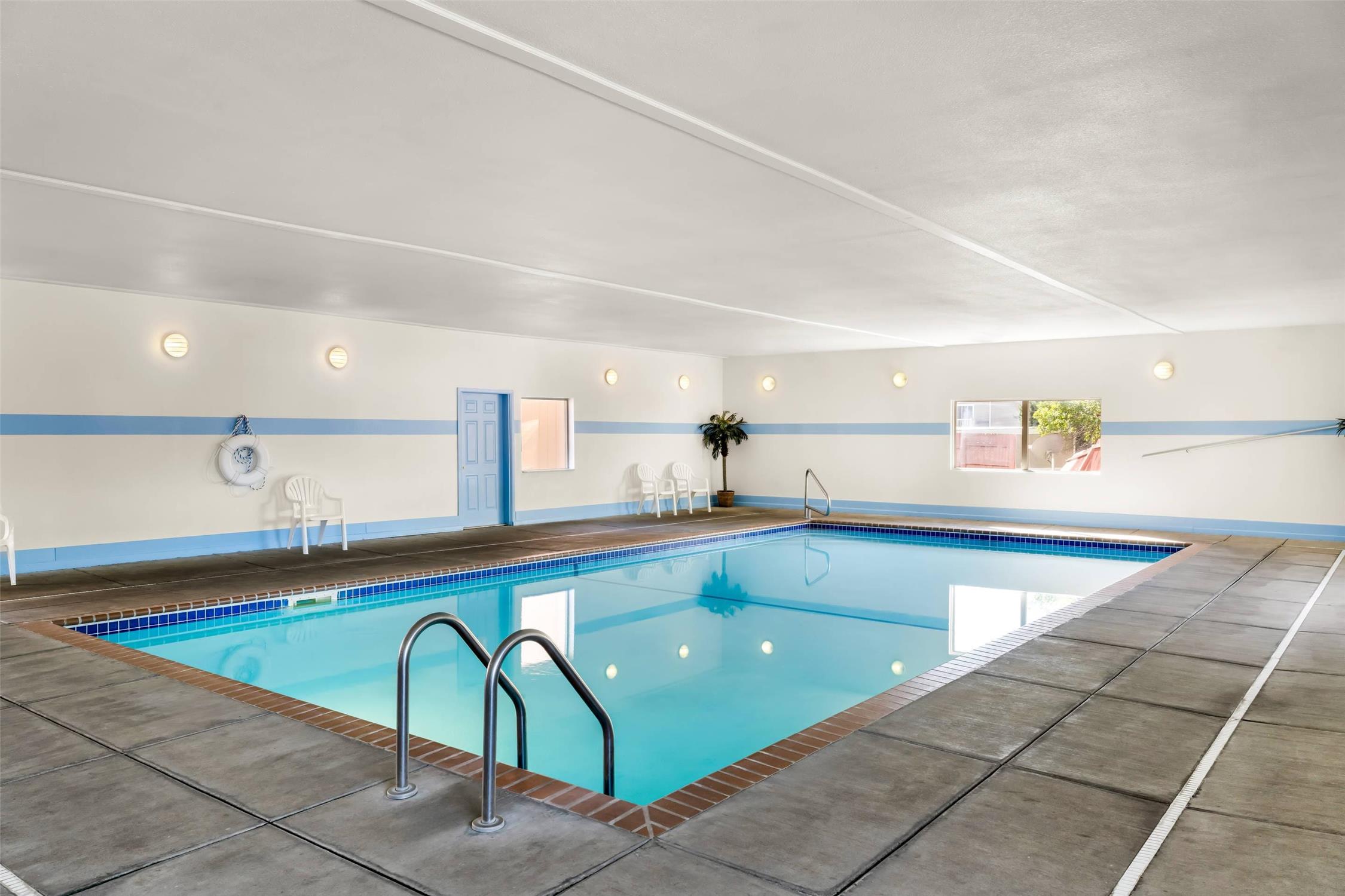 Econo Lodge Miles City I-94 16/25