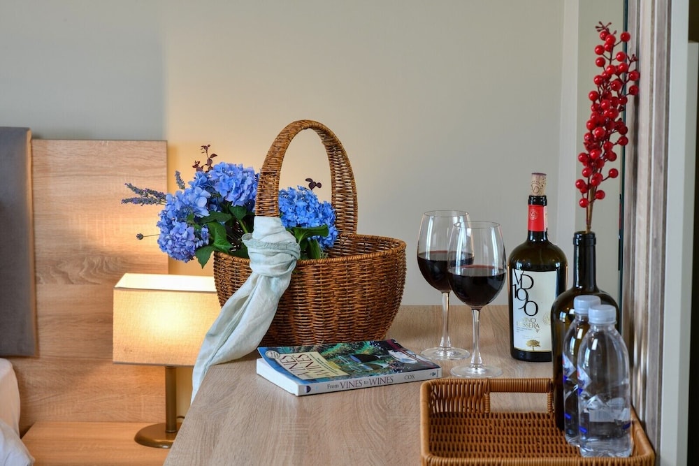 Dessera Vineyards Hotel 2/40