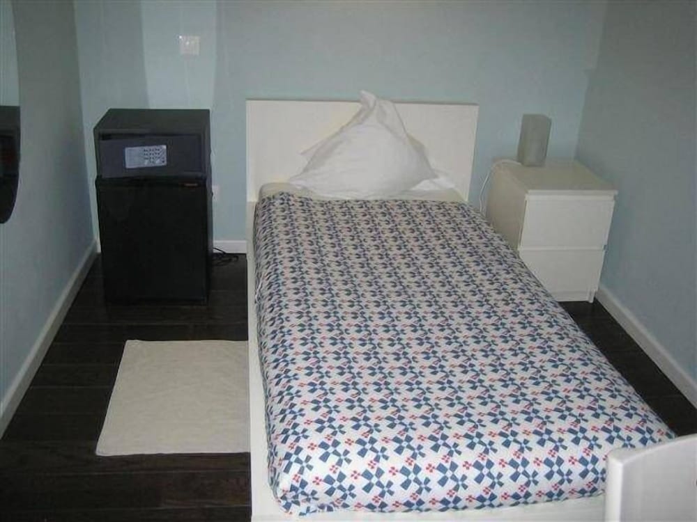 PIZARRO HOSTAL 47/50