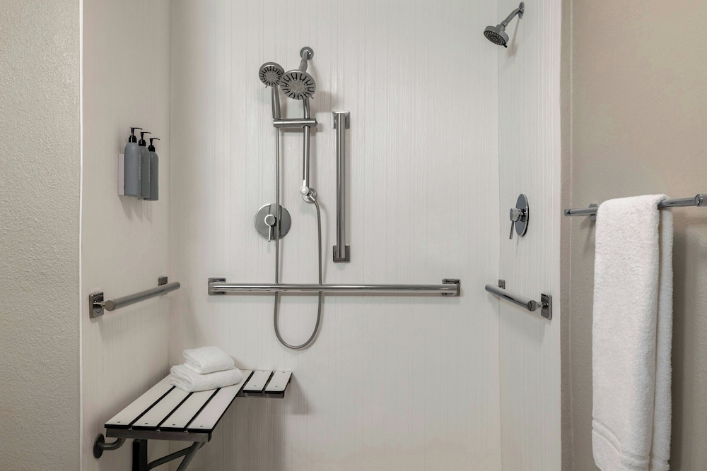 Courtyard by Marriott Atlanta Northlake 50/50