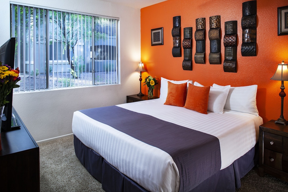 3 BEDROOMS, CONDO, 7 BEDROOMS