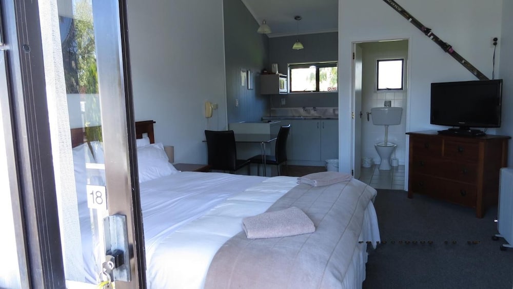 OHAKUNE COURT MOTEL 27/71