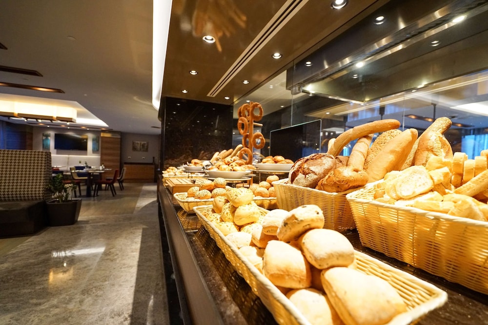 Golden Tulip Istanbul Bayrampasa 37/50