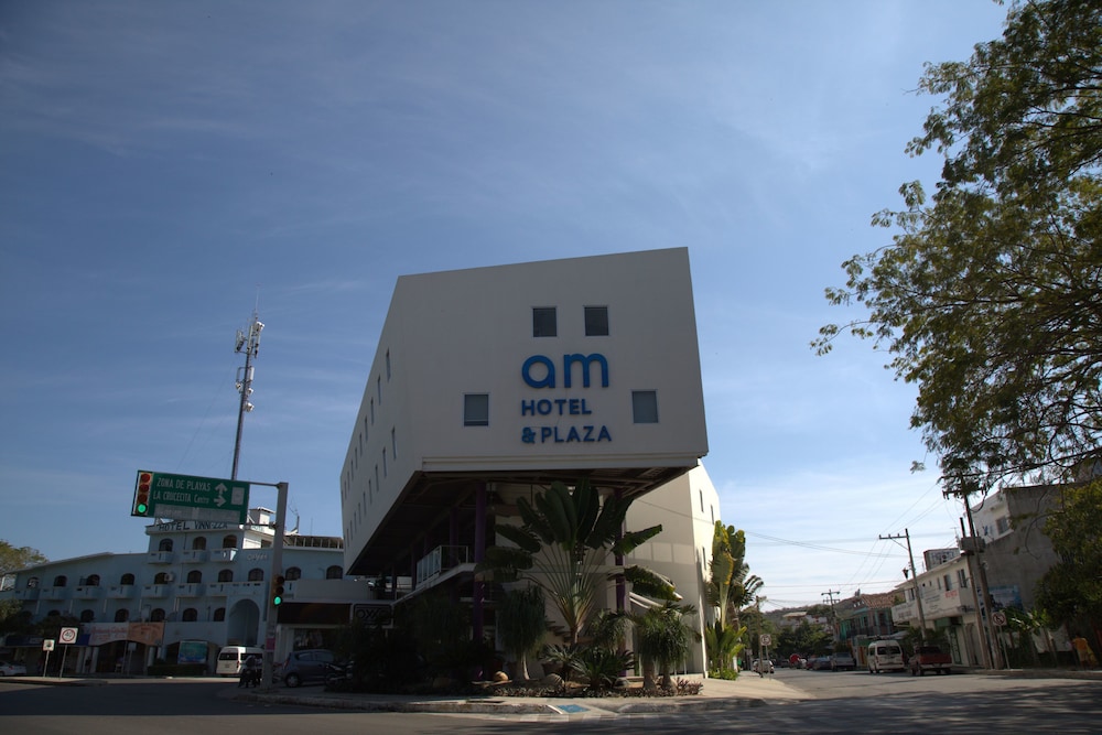 Am Hotel And Plaza 8/65