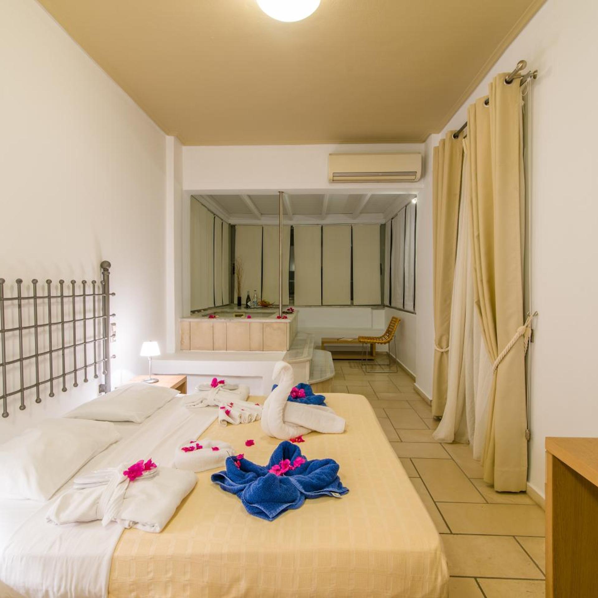 Junior Suite, King Bed, Indoor Jetted Tub
