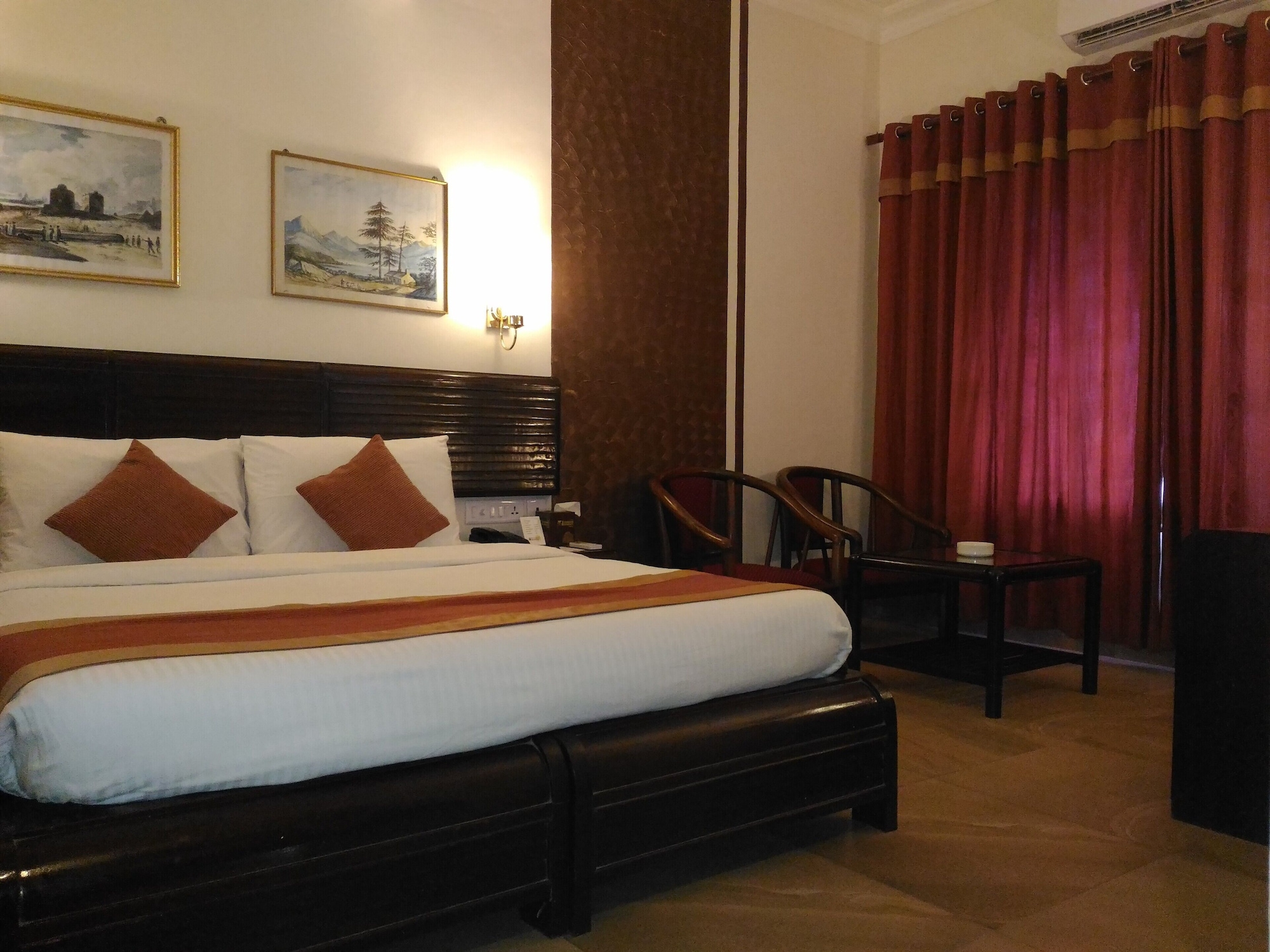 غرفة سوبيريور بسرير مزدوج، Yuvarani Residency Hotel 2/8