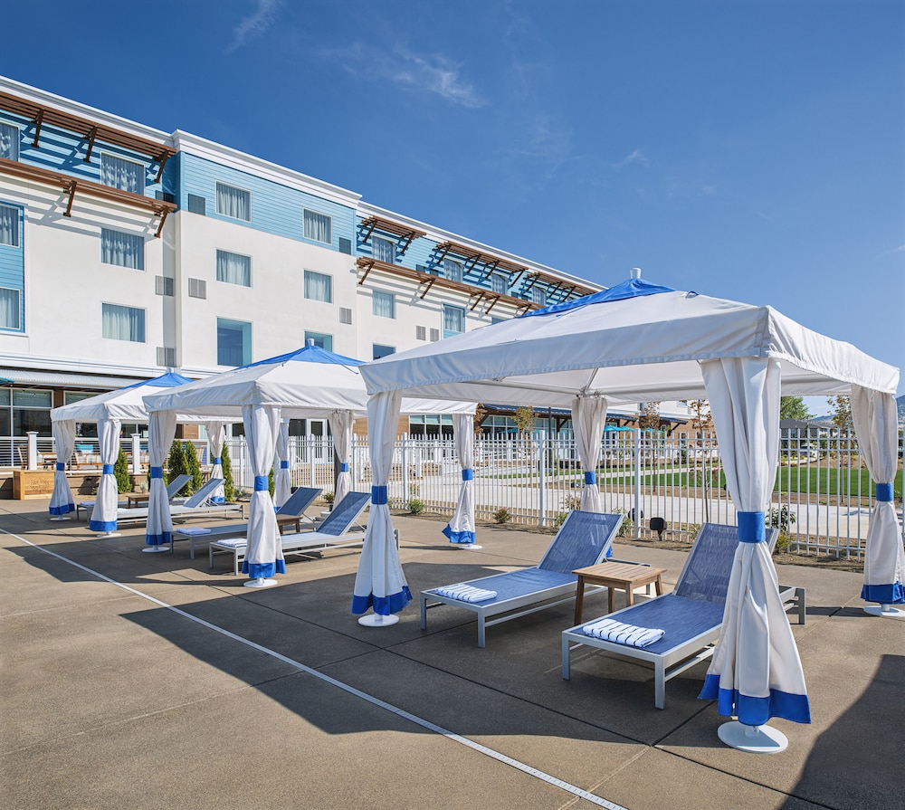 Compass by Margaritaville in Medford 30/38