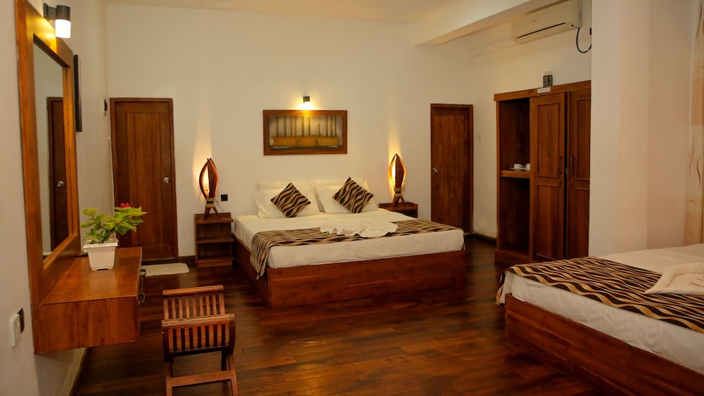 Crown Monarch Diyamankada Nature Resort photo3