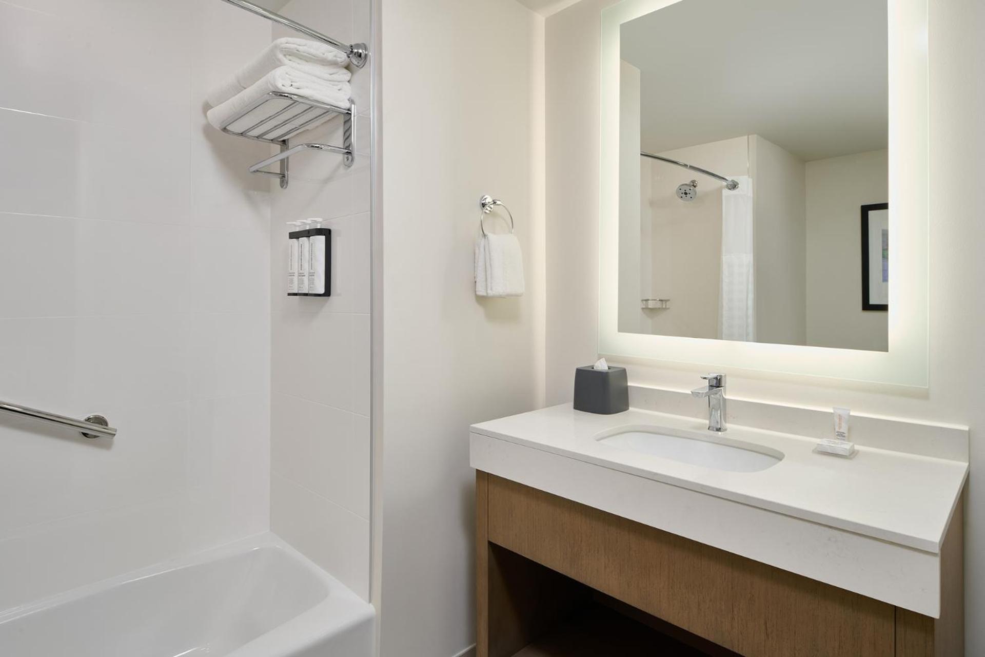Hyatt House At Ho'Opili 46/50