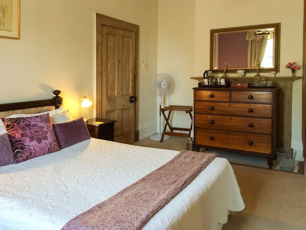 THE RACECOURSE INN 17/50