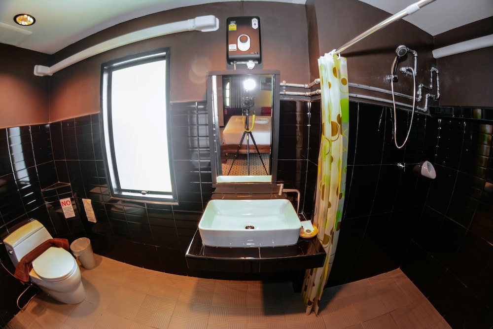The 8 Factory Hostel Phitsanulok 64/69