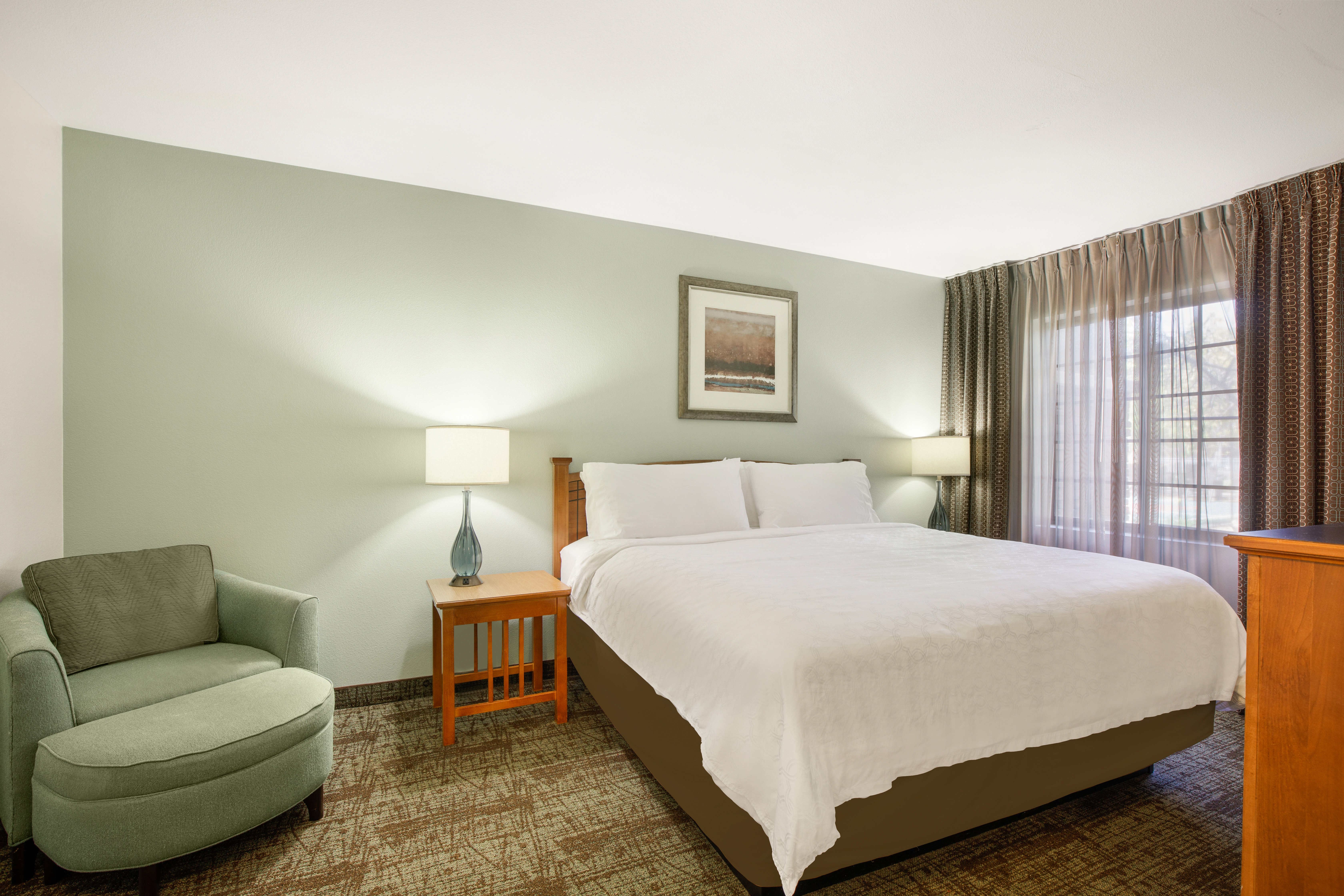 2 BEDROOMS, SUITE, KING AND QUEEN BED