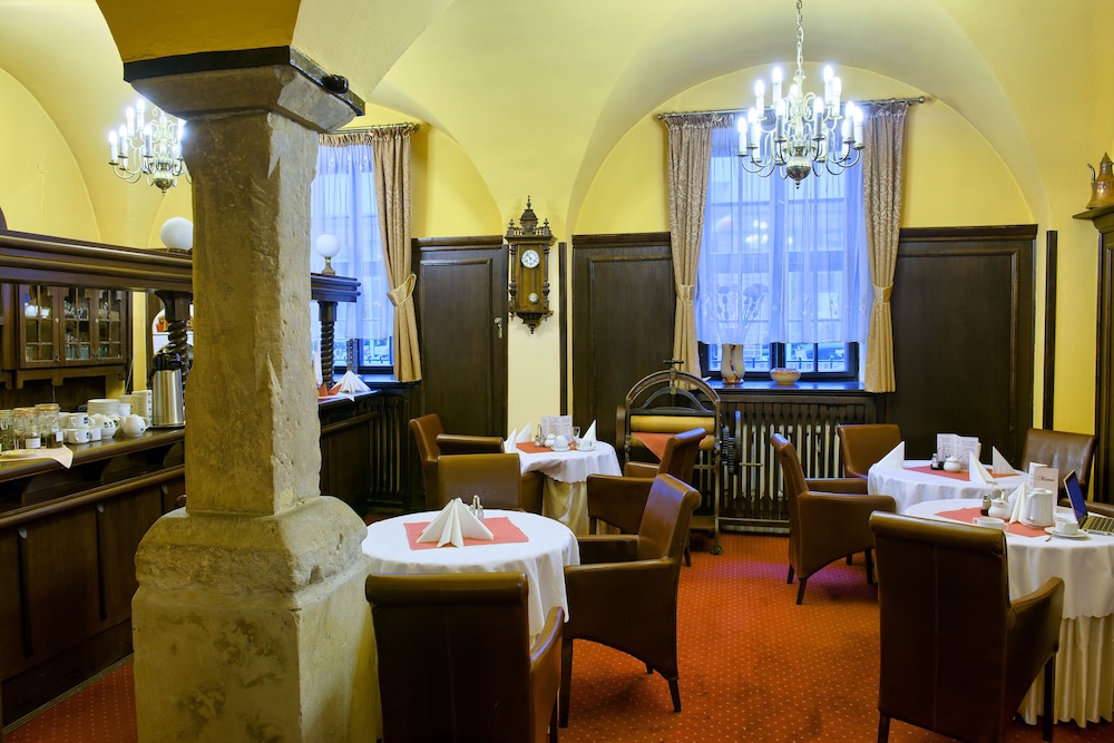 Dwor Polski Hotel 38/50