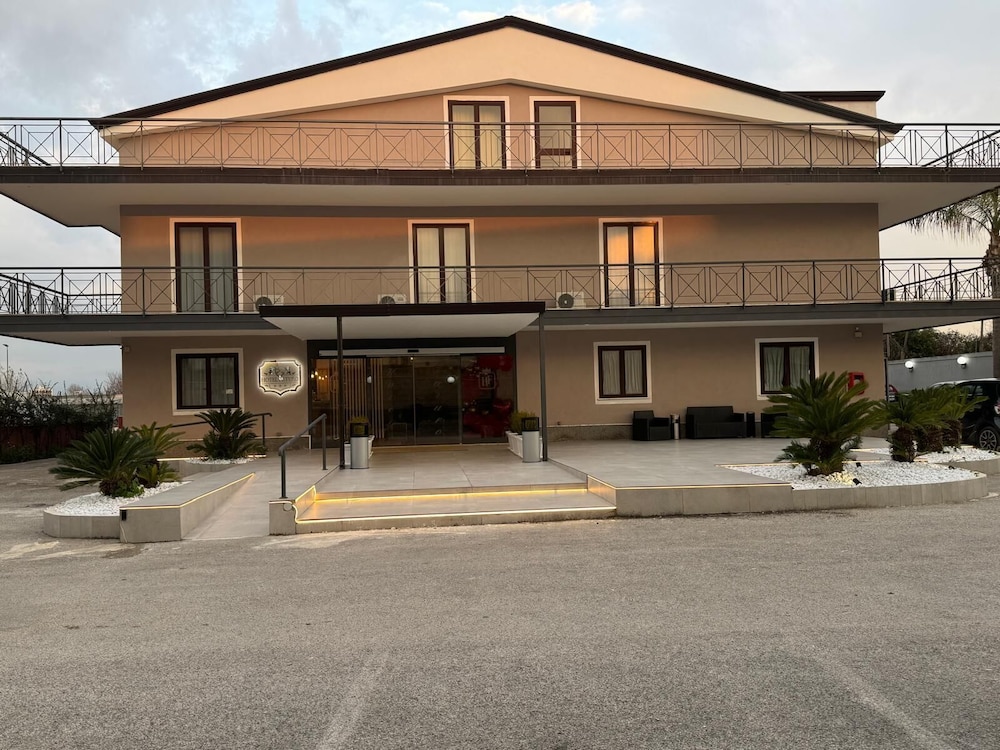 Hotel Plaza 2/50