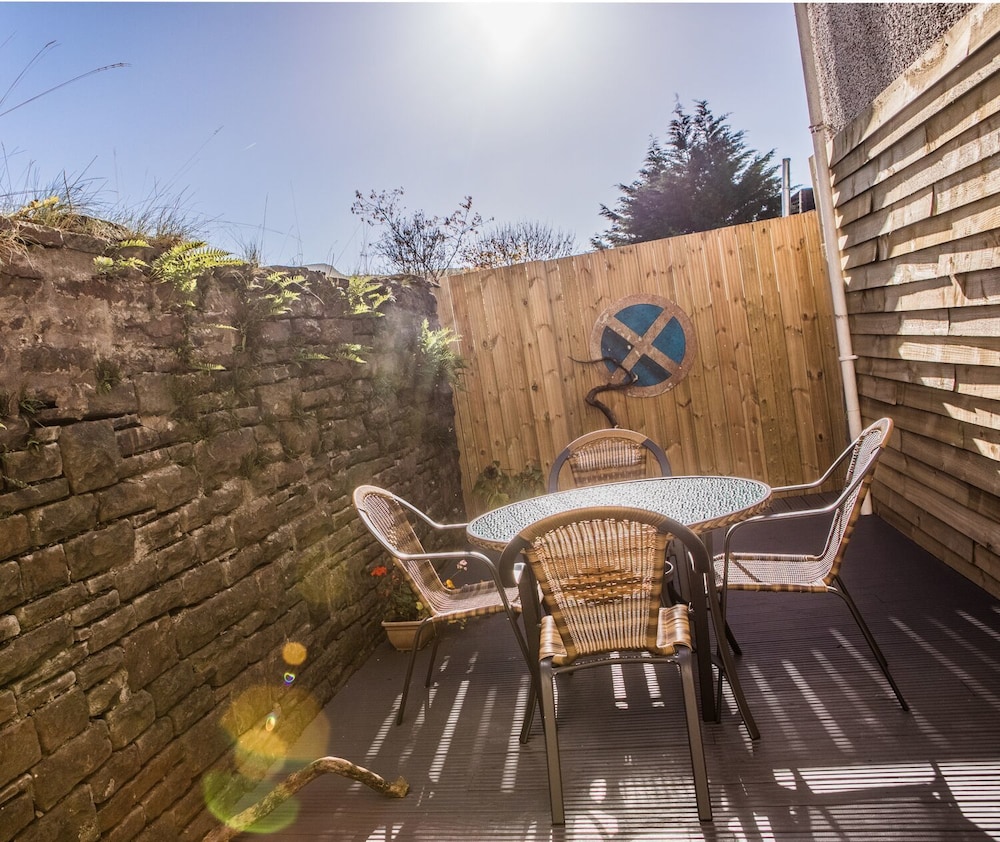 James' Place At Dowlais 22/48