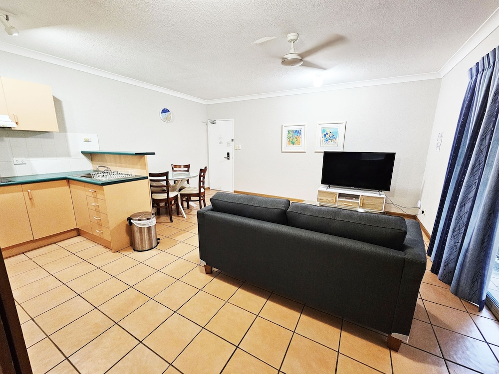 Royal Palm Villas Cairns 16/29