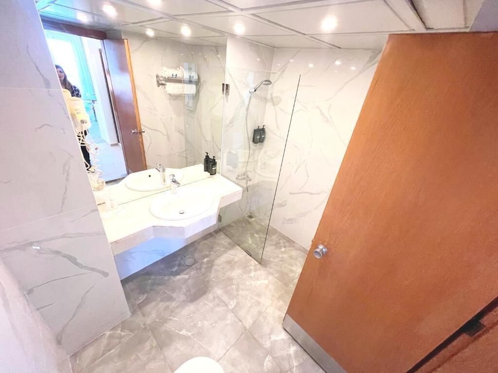 Hotel Mediterranee Beyrouth 77/80