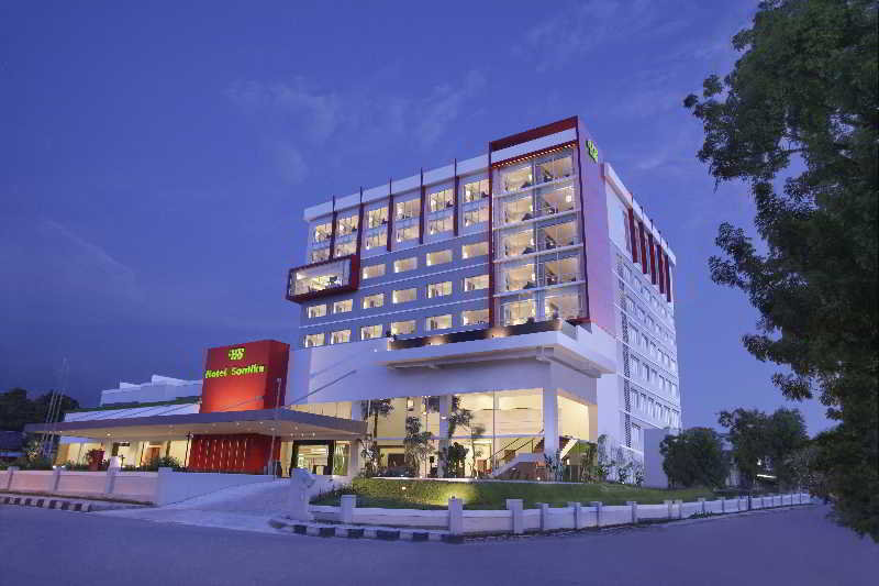 Hotel Santika Palu 2/36