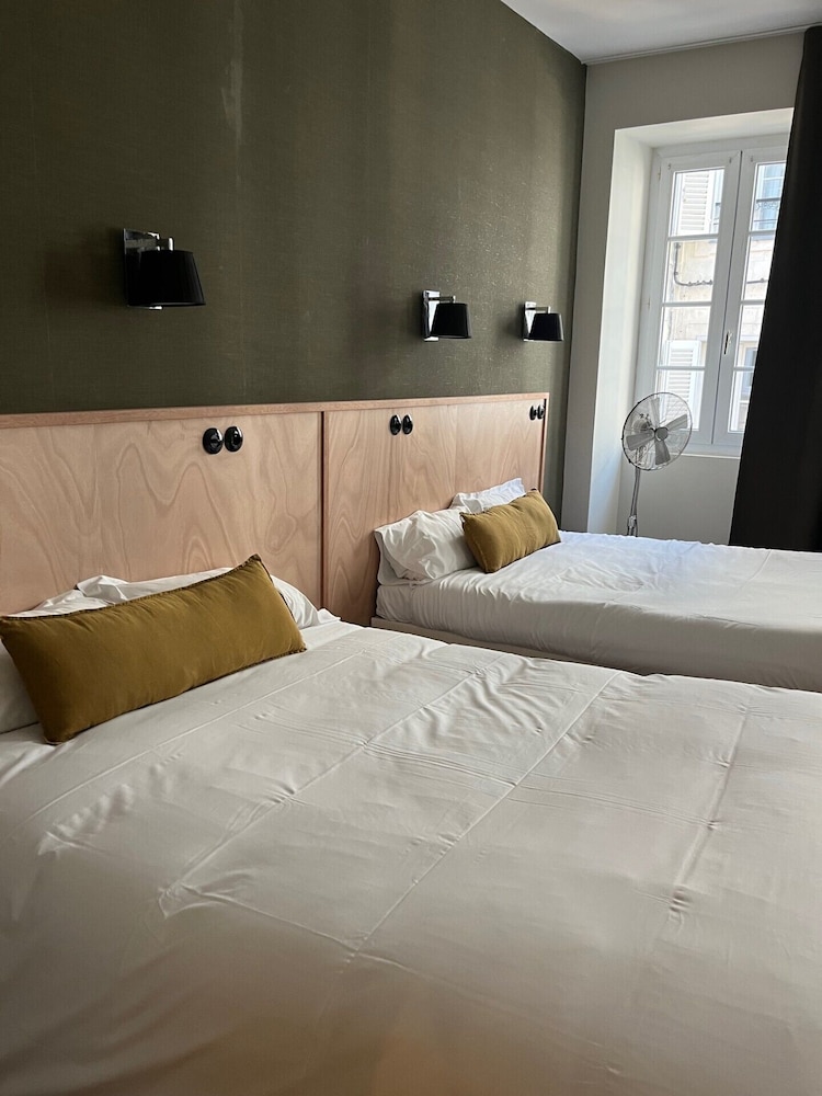 ROOM, QUADRUPLE, 2 DOUBLE BEDS