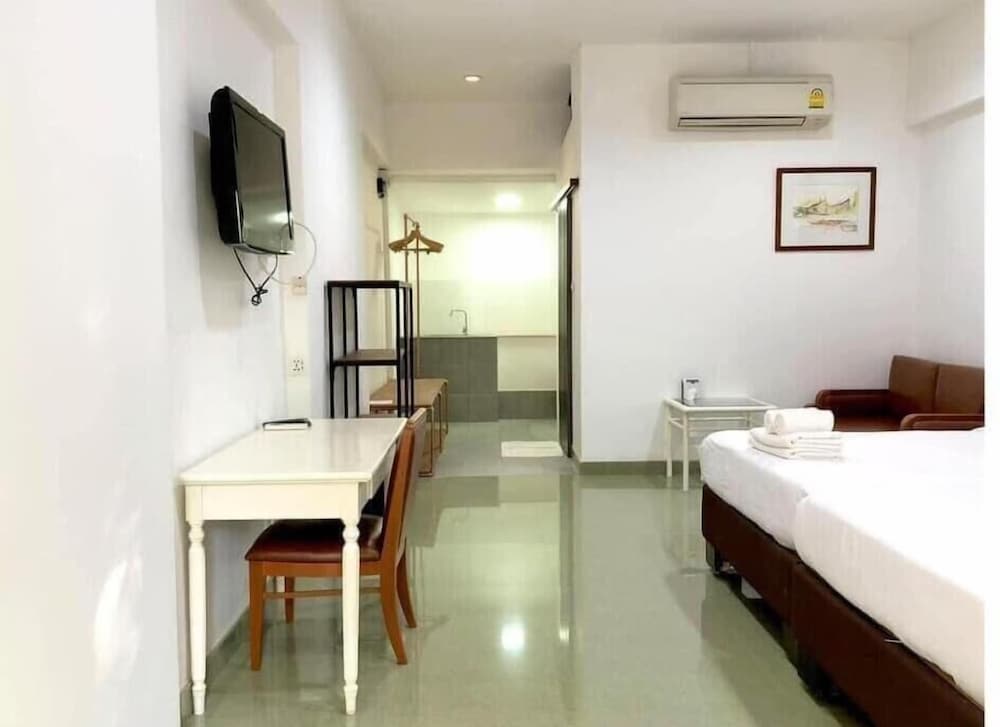 Lopburi Inn Hotel 11/46