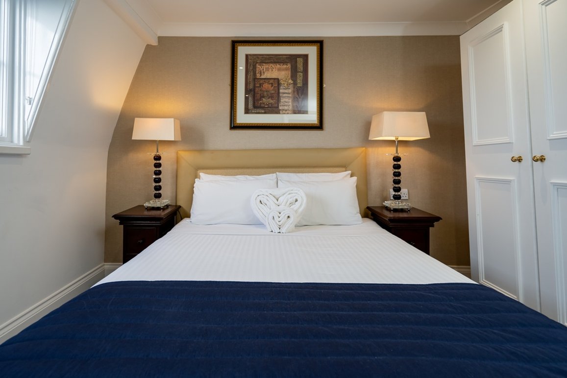 THE CLARENDON HOTEL 15/50